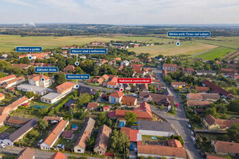 Letecký snímek lokality s popisem míst - Prodej domu 172 m², Krakovany