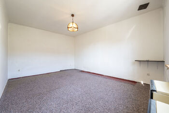 2.pokoj v patře vedle kuchyně - Prodej domu 110 m², Vsetín