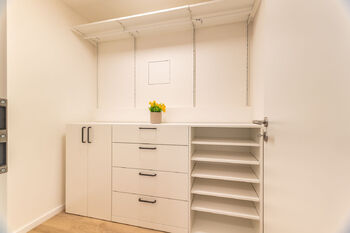Šatna - Pronájem bytu 2+kk v osobním vlastnictví 51 m², Praha 5 - Hlubočepy