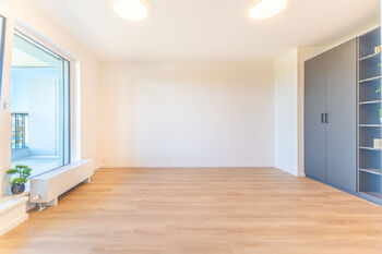 Obývací pokoj - Pronájem bytu 2+kk v osobním vlastnictví 51 m², Praha 5 - Hlubočepy