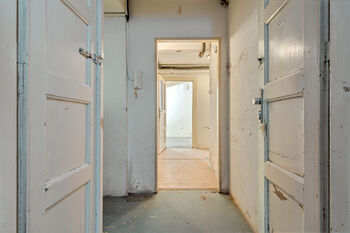 Vstup do jednotky - Prodej bytu 3+kk v osobním vlastnictví 77 m², Praha 3 - Žižkov