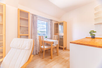 Obývací pokoj - Prodej bytu 2+kk v osobním vlastnictví 43 m², Dobřichovice