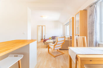 Obývací pokoj - Prodej bytu 2+kk v osobním vlastnictví 43 m², Dobřichovice
