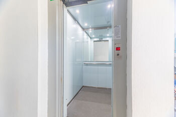 Výtah - Prodej bytu 2+kk v osobním vlastnictví 43 m², Dobřichovice