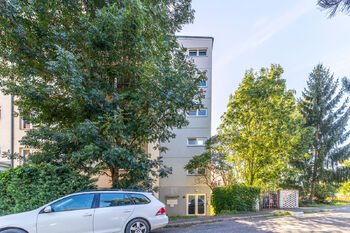 Pohled na dům - Prodej bytu 2+kk v osobním vlastnictví 43 m², Dobřichovice