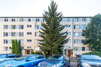 Pohled na dům - Prodej bytu 2+kk v osobním vlastnictví 43 m², Dobřichovice