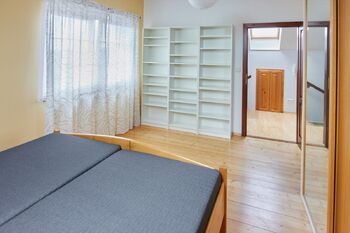 Pronájem domu 100 m², Hostivice
