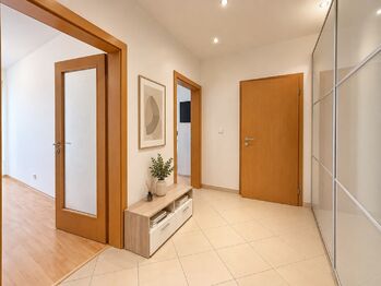 Pronájem bytu 2+kk v osobním vlastnictví 63 m², Praha 9 - Letňany