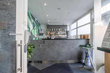 vstup (recepce/bar) - Prodej obchodních prostor, Kladno