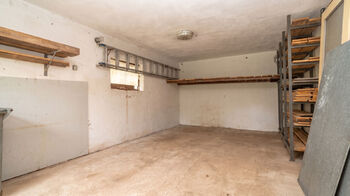 Samostatně stojící garáž - Prodej domu 90 m², Broumov