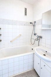 Lucie Krechterová I +420 721 415 122 I lucie.krechterova@re-max.cz - Prodej bytu 2+1 v družstevním vlastnictví 45 m², Ostrava