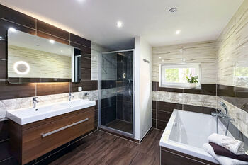 Koupelna - Prodej domu 197 m², Nejdek