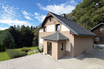 Pohled na vchod do domu - Prodej domu 197 m², Nejdek