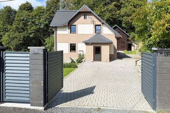 Pohled na vjezd - Prodej domu 197 m², Nejdek