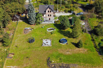 Pohled z dronu - dům se zahradou - Prodej domu 197 m², Nejdek