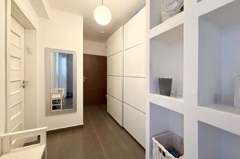 Prodej bytu 1+1 v osobním vlastnictví 53 m², Praha 6 - Ruzyně