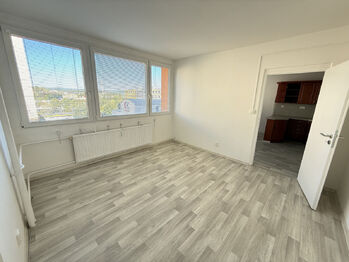 Obývací pokoj se vstupem do kuchyně  - Pronájem bytu 2+1 v osobním vlastnictví 49 m², Příbram