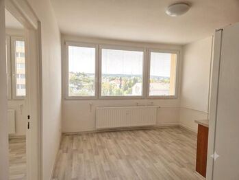 Vstup do kuchyně s výhledem do dvora  - Pronájem bytu 2+1 v osobním vlastnictví 49 m², Příbram
