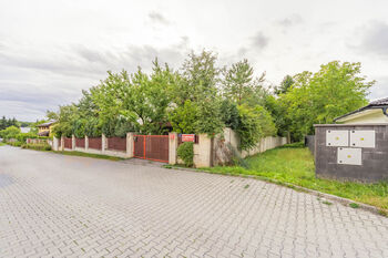 Prodej pozemku 1033 m², Praha 9 - Horní Počernice