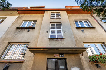 Pohled na dům - Prodej bytu 2+kk v osobním vlastnictví 48 m², Praha 4 - Podolí
