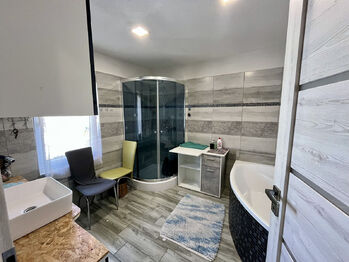 Koupelna - Prodej domu 200 m², Valašská Bystřice