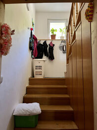 Schodiště do patra - Prodej domu 200 m², Valašská Bystřice