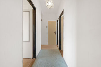Vstupní chodba - Prodej bytu 3+1 v osobním vlastnictví 87 m², Praha 10 - Strašnice