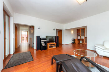 Prodej domu 300 m², Praha 5 - Řeporyje