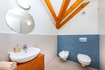 Toaleta 1 NP - Prodej domu 300 m², Praha 5 - Řeporyje