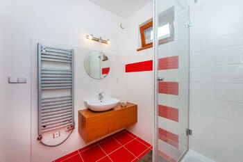 Koupelna 1 NP - Prodej domu 300 m², Praha 5 - Řeporyje