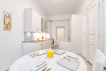 Pronájem bytu 2+1 v osobním vlastnictví 86 m², Praha 7 - Holešovice