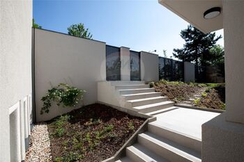 vstup do domu - Pronájem bytu 3+kk v osobním vlastnictví 97 m², Praha 4 - Krč