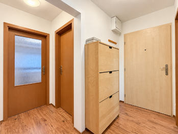 Předsíň - Prodej bytu 3+1 v osobním vlastnictví 55 m², Milovice