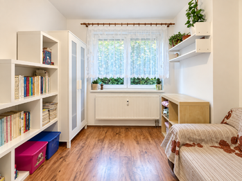 Pokoj - Prodej bytu 3+1 v osobním vlastnictví 55 m², Milovice