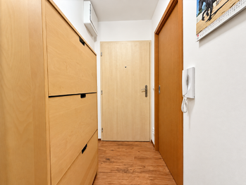 Předsíň - Prodej bytu 3+1 v osobním vlastnictví 55 m², Milovice