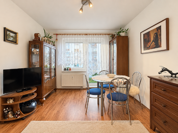 Obývací pokoj - Prodej bytu 3+1 v osobním vlastnictví 55 m², Milovice 