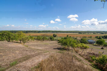 Prodej pozemku 1623 m², Tvrdonice