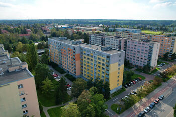 panelový dům a okolí - Prodej bytu 3+1 v osobním vlastnictví 68 m², Mladá Boleslav