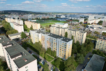 panelový dům a okolí - Prodej bytu 3+1 v osobním vlastnictví 68 m², Mladá Boleslav