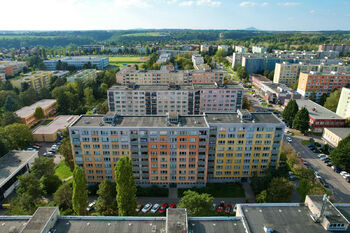 panelový dům a okolí - Prodej bytu 3+1 v osobním vlastnictví 68 m², Mladá Boleslav