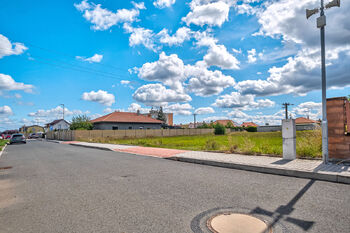Prodej pozemku 1845 m², Kožlany