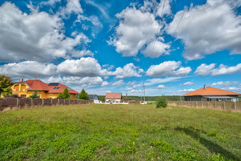 Prodej pozemku 1845 m², Kožlany