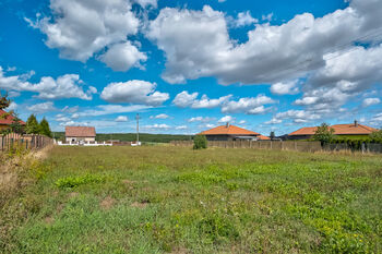 Prodej pozemku 1845 m², Kožlany