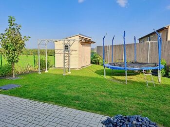 Dokončená zahrada - Prodej chaty / chalupy 106 m², Doubravčice