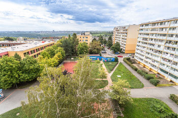 výhled z lodžie - Pronájem bytu 2+kk v osobním vlastnictví 47 m², Praha 5 - Stodůlky