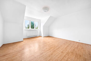 Současný stav - jeden z pokojů - Prodej bytu 2+kk v osobním vlastnictví 42 m², Praha 4 - Podolí