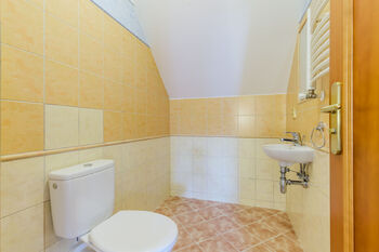 WC  - Pronájem bytu 3+kk v osobním vlastnictví 126 m², Praha 9 - Vinoř