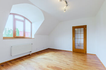 Ložnice - Pronájem bytu 3+kk v osobním vlastnictví 126 m², Praha 9 - Vinoř