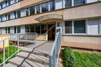 Prodej bytu 3+1 v osobním vlastnictví 68 m², Praha 8 - Kobylisy