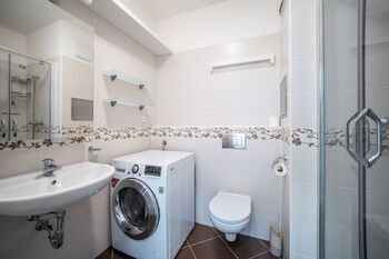 Prodej bytu 1+kk v osobním vlastnictví 29 m², Praha 10 - Horní Měcholupy